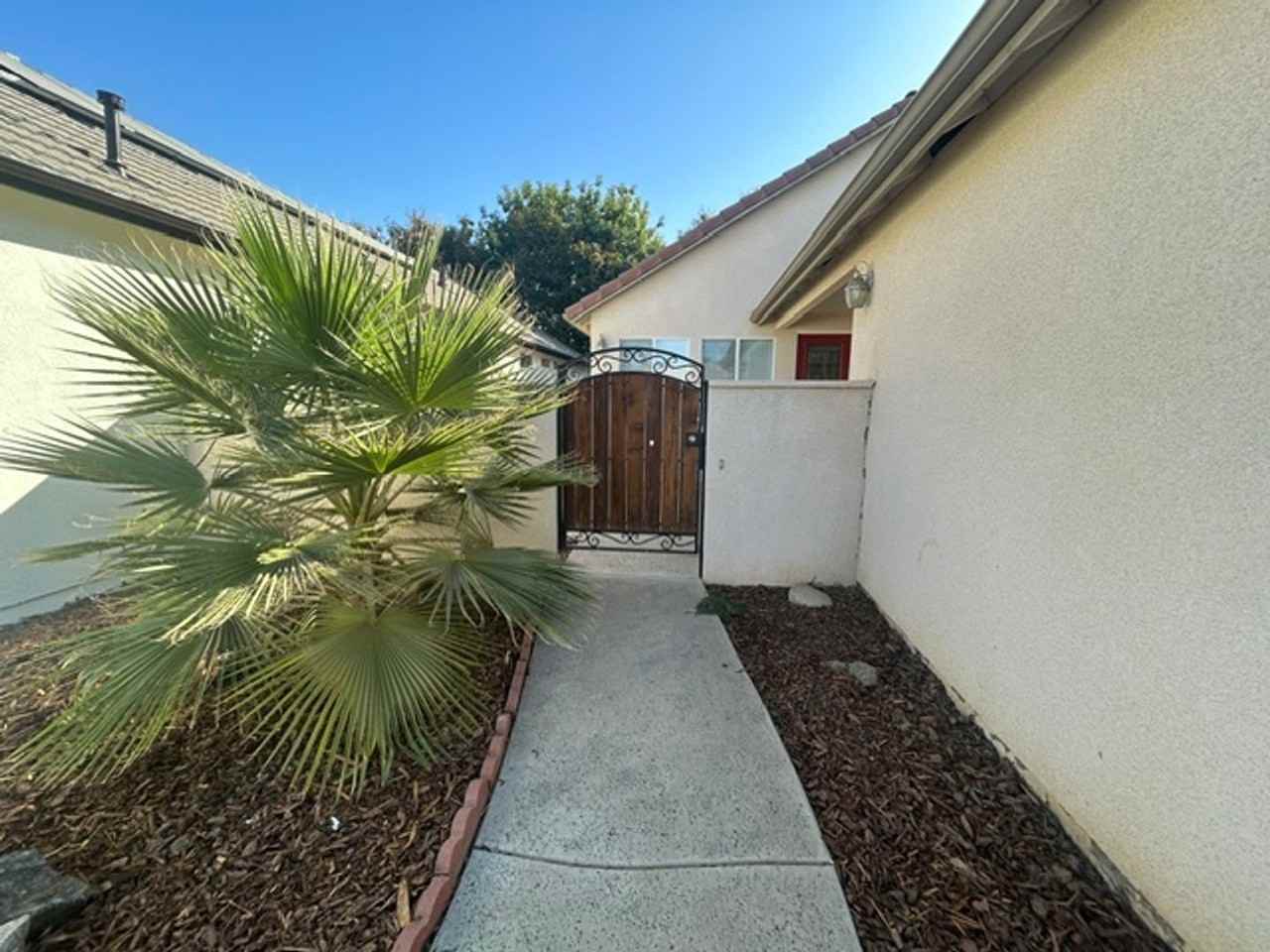 328 S Holland Ct - Photo 2 of 17