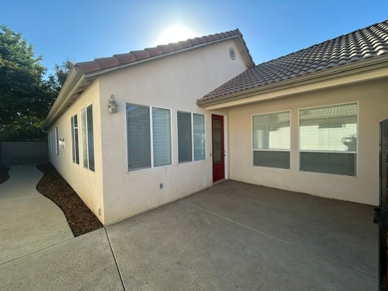 328 S Holland Ct - Photo 3 of 17