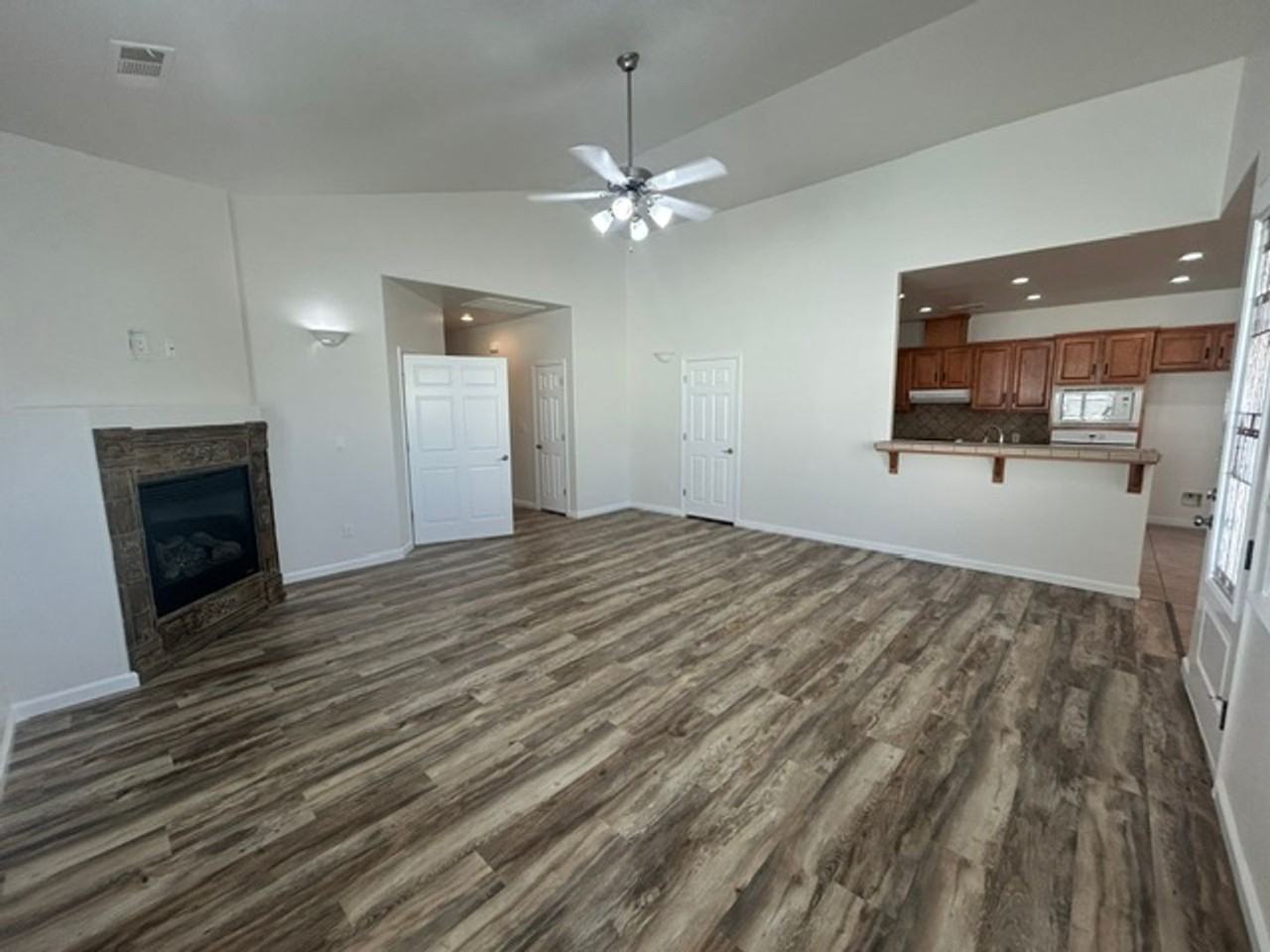 328 S Holland Ct - Photo 4 of 17