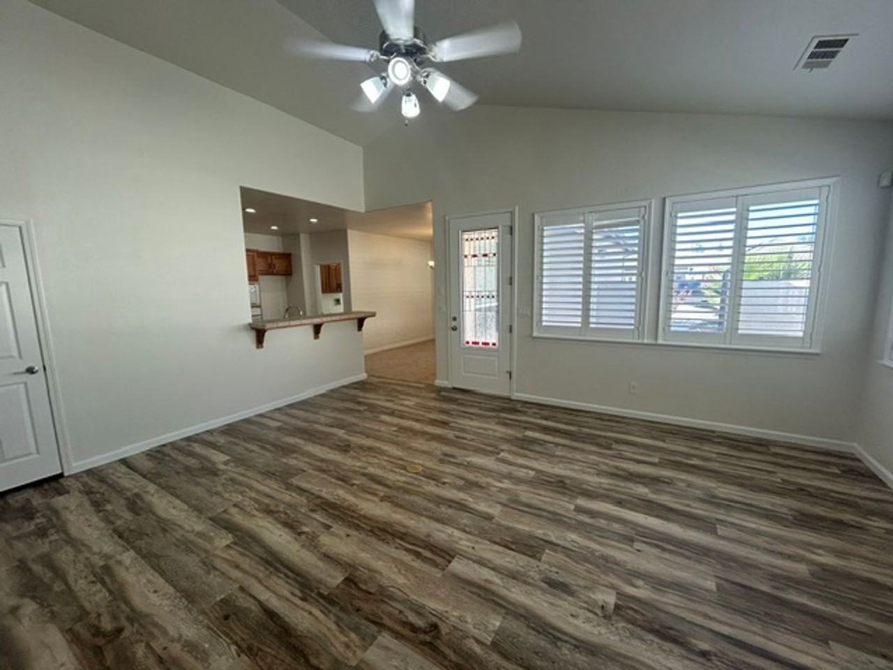 328 S Holland Ct - Photo 5 of 17