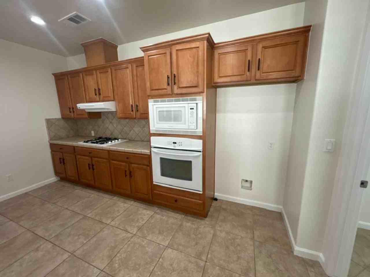 328 S Holland Ct - Photo 7 of 17