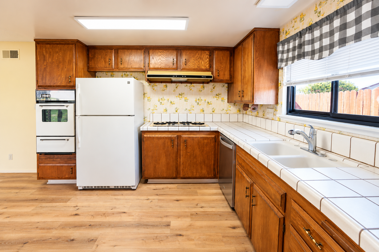 241 Regulus Ave - Photo 5 of 17