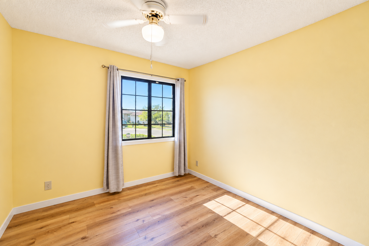 241 Regulus Ave - Photo 7 of 17