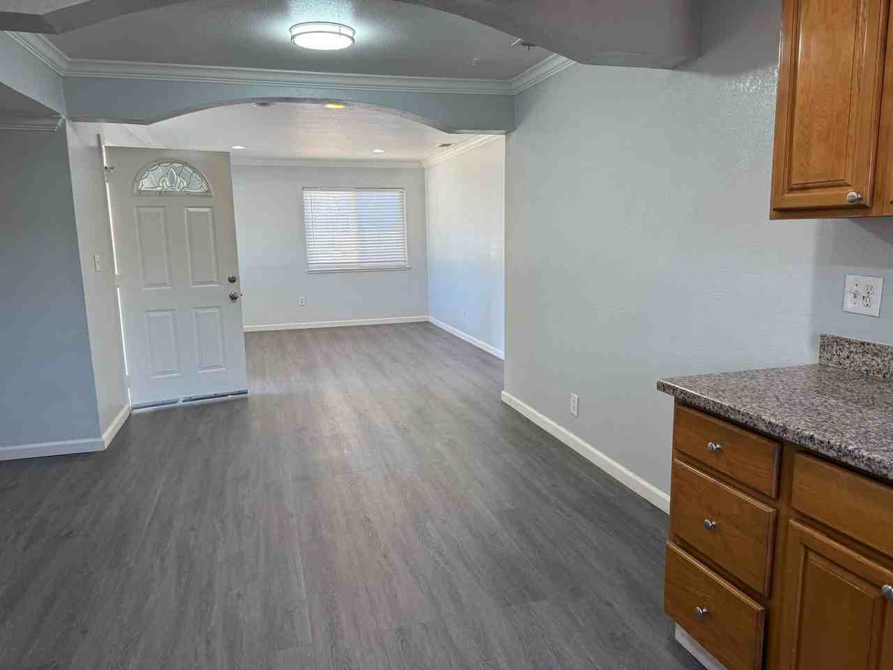 1934 Lavonne Ave - Photo 7 of 18