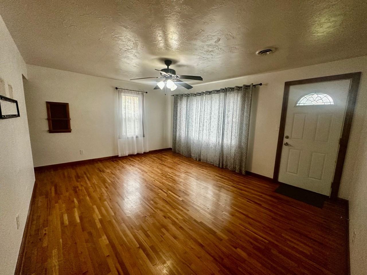 428 N Olive St - Photo 2 of 6