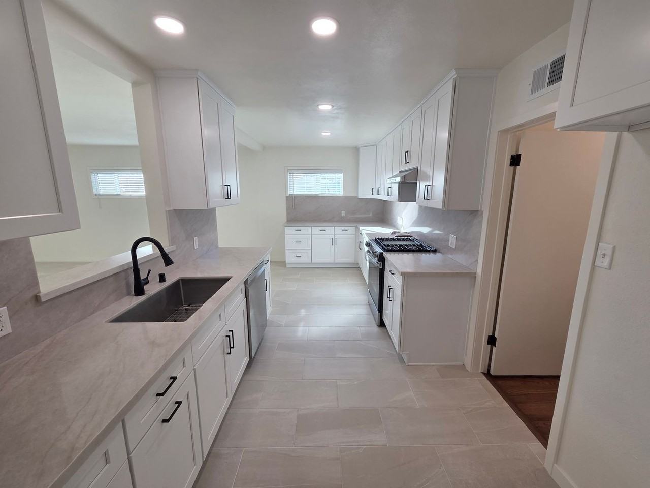 1130 E Louisa Ave - Photo 6 of 25