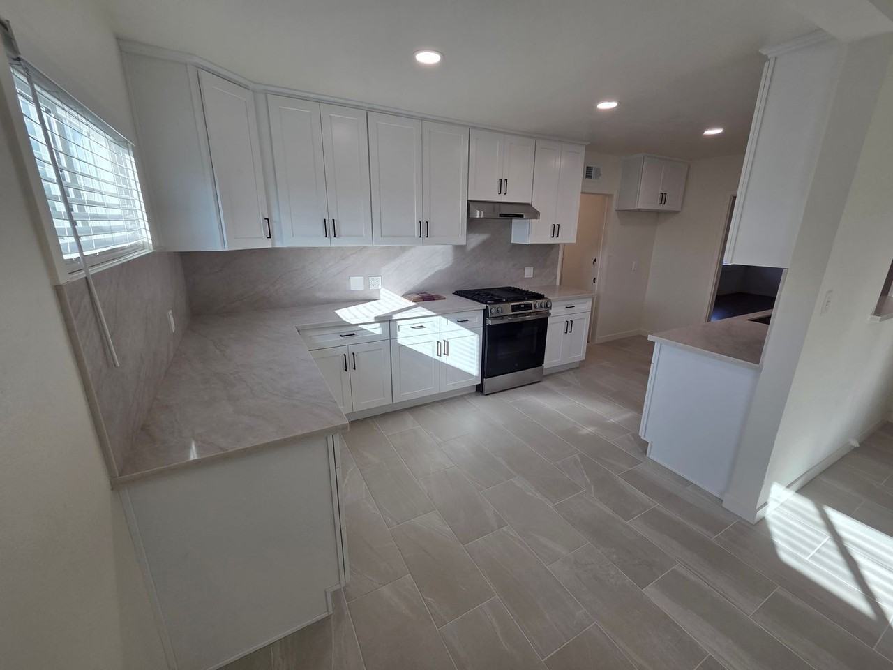 1130 E Louisa Ave - Photo 7 of 25