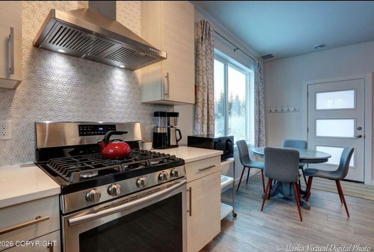 242 Tanner Cir - Photo 3 of 11