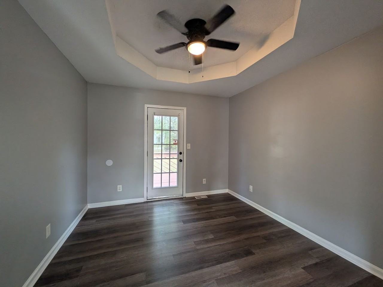 406 Kelsey Dr - Photo 4 of 21