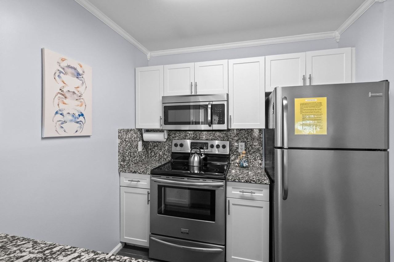 1429 N Waccamaw Dr - Photo 4 of 50