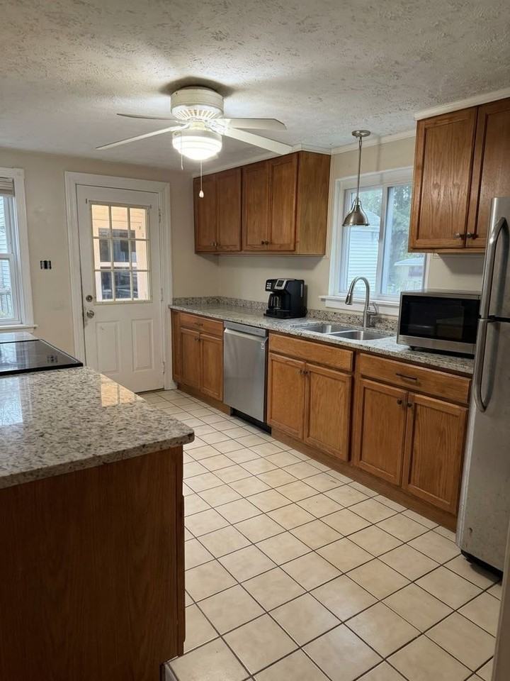 76 Electric St - Photo 2 of 12
