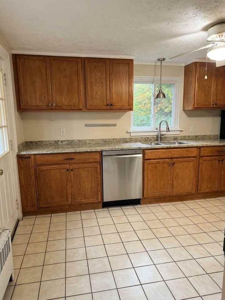 76 Electric St - Photo 3 of 12