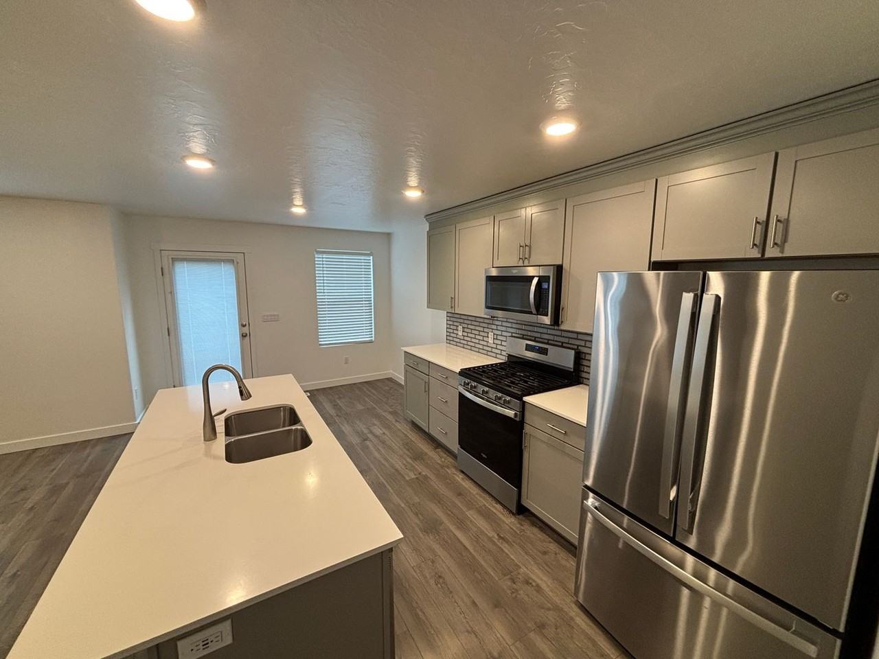 8559 W Meadow Bank Way - Photo 4 of 36