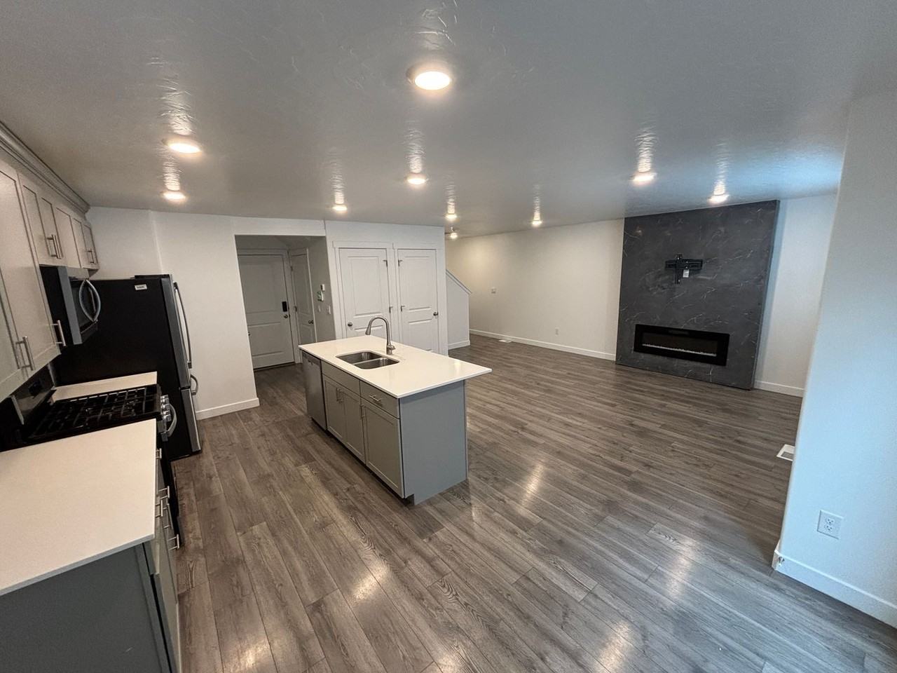 8559 W Meadow Bank Way - Photo 7 of 36