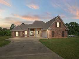 featured image of 166 Woods Rd
