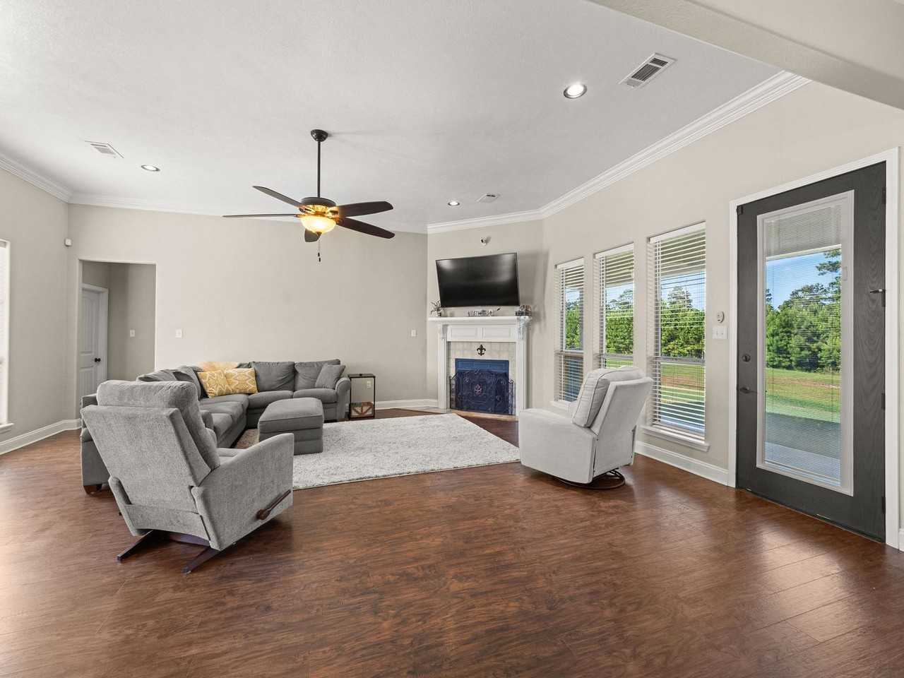 166 Woods Rd - Photo 4 of 14