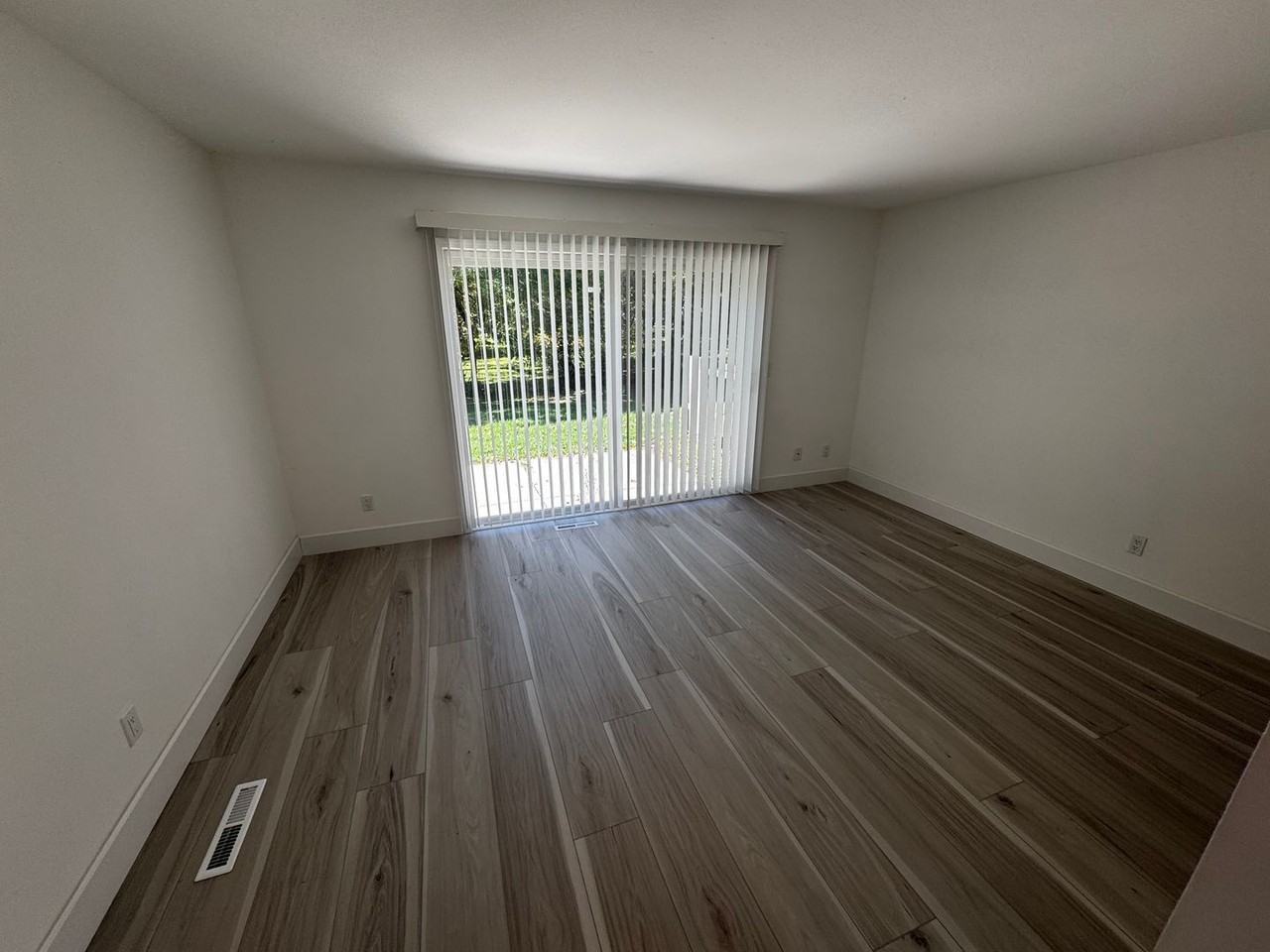 5725 Pine Rdg - Photo 2 of 17