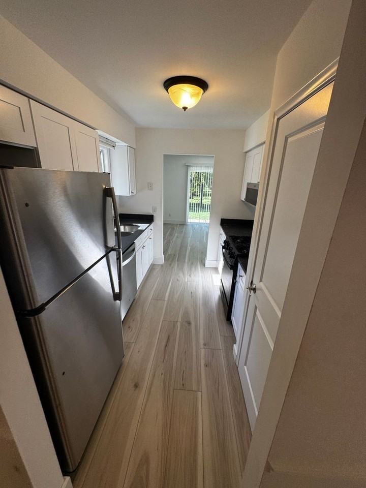 5725 Pine Rdg - Photo 5 of 17