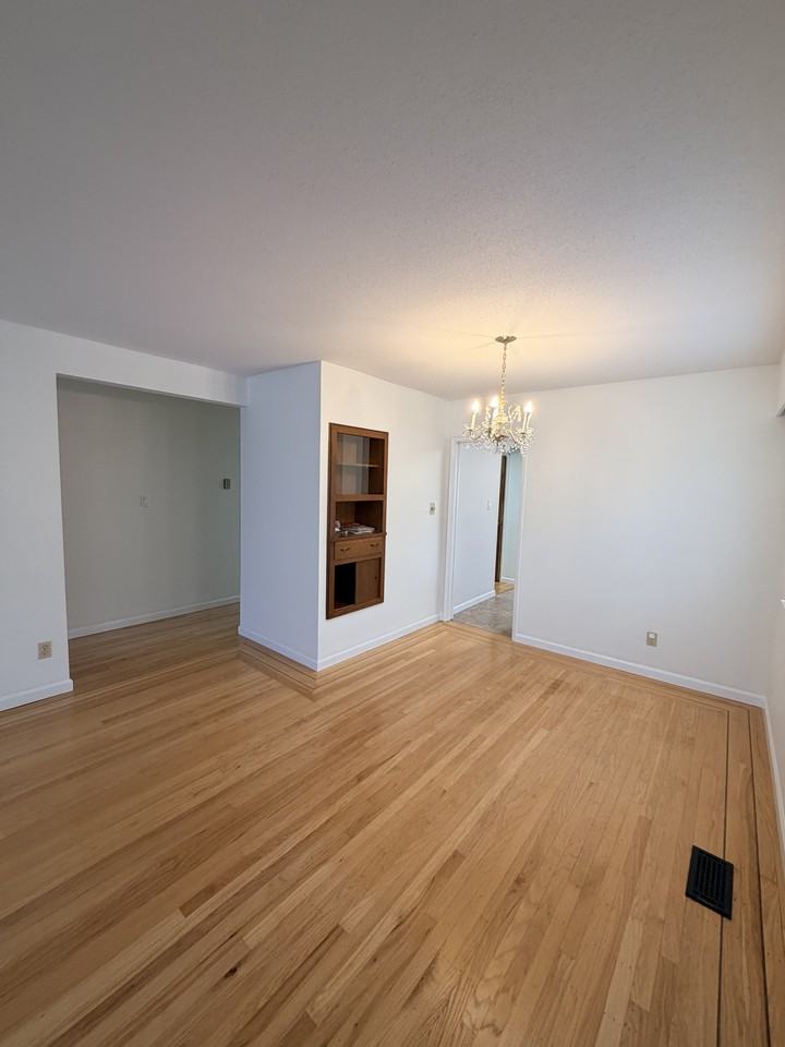 7658 Osler Street - Photo 5 of 23