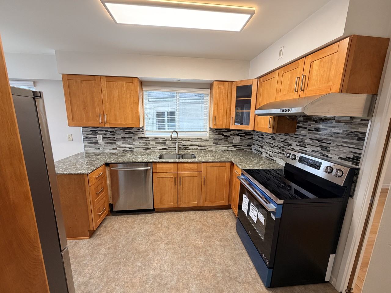 7658 Osler Street - Photo 7 of 23