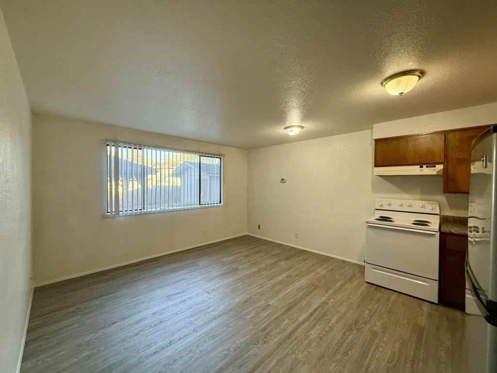 419 Ne Silverwood Pl - Photo 2 of 6