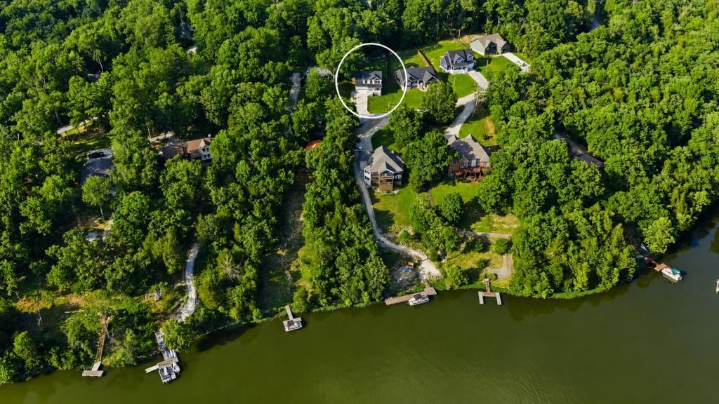 287 Hampton Rd - Photo 3 of 16