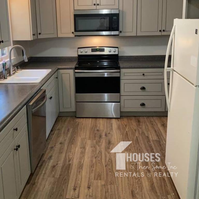 140 Clark Ave - Photo 4 of 19
