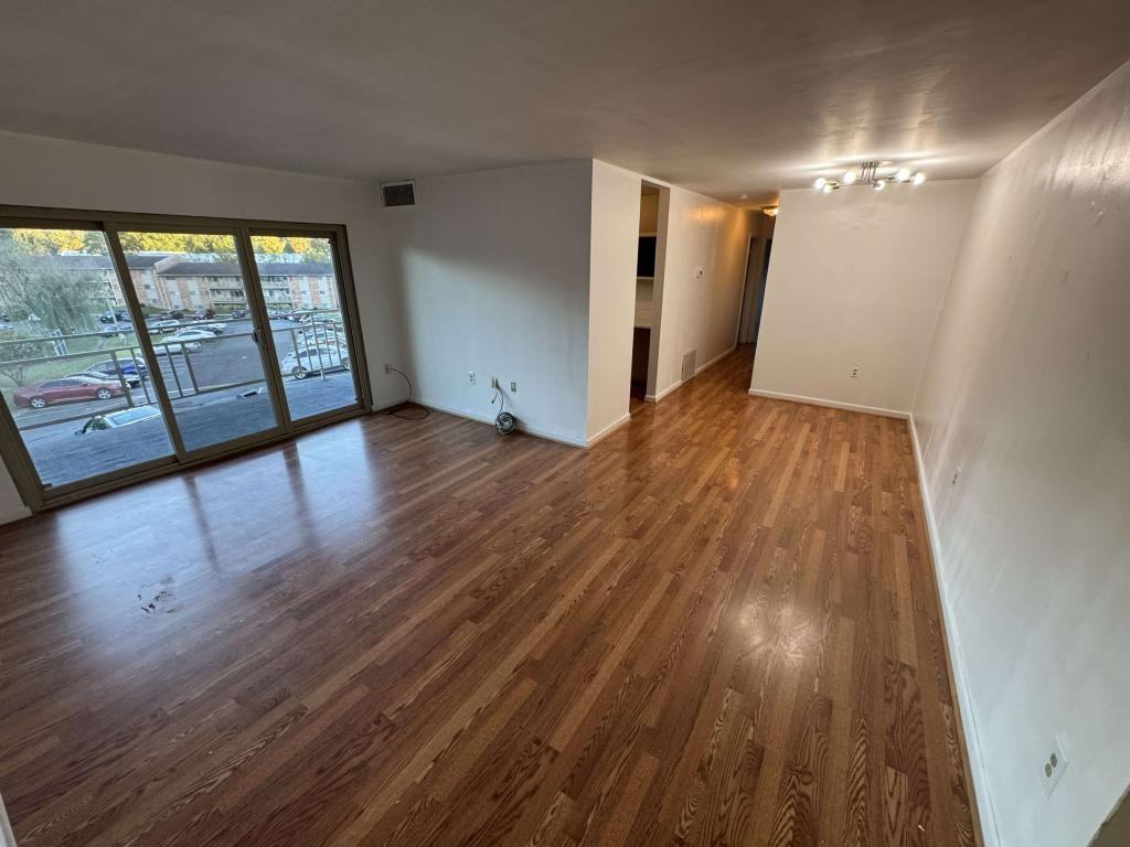 1085 Carriage Cir - Photo 2 of 9