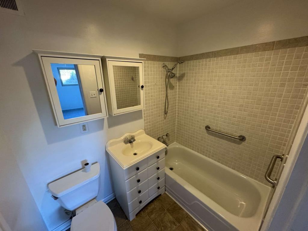 1085 Carriage Cir - Photo 3 of 9