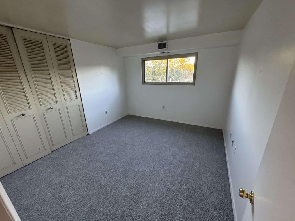 1085 Carriage Cir - Photo 4 of 9