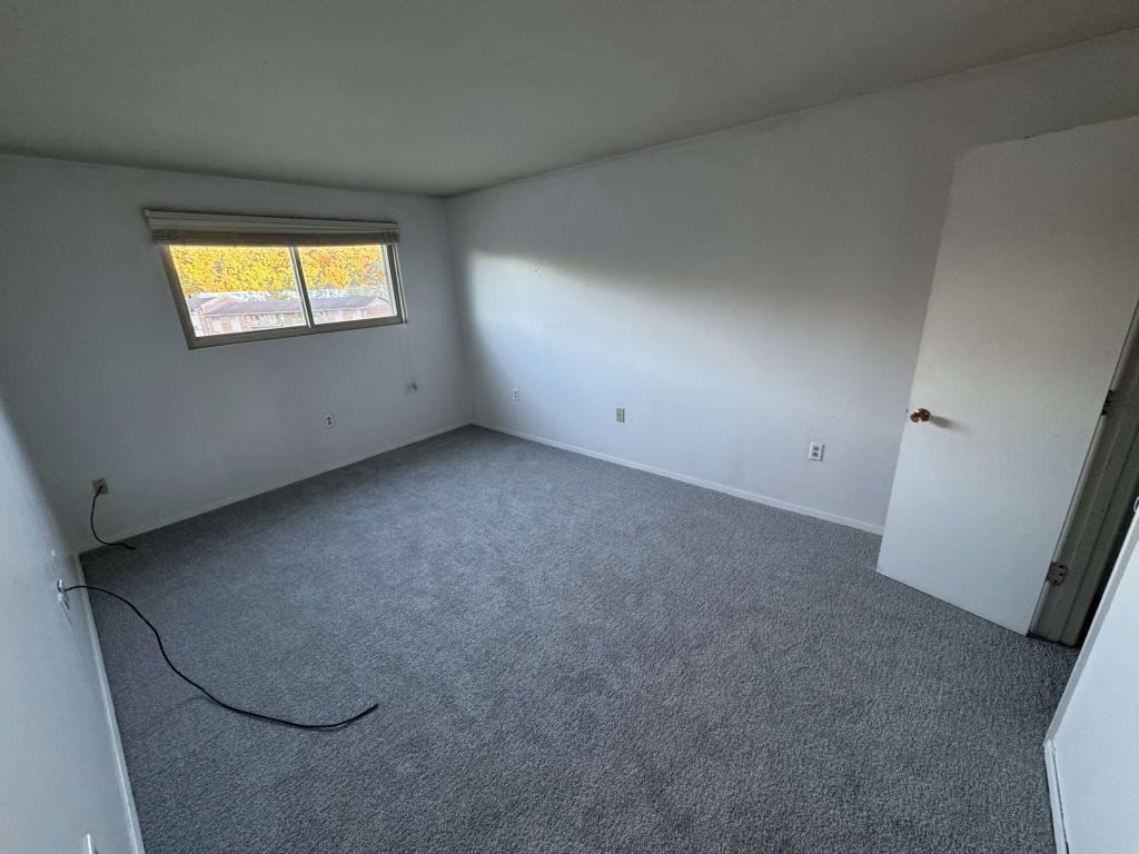 1085 Carriage Cir - Photo 5 of 9