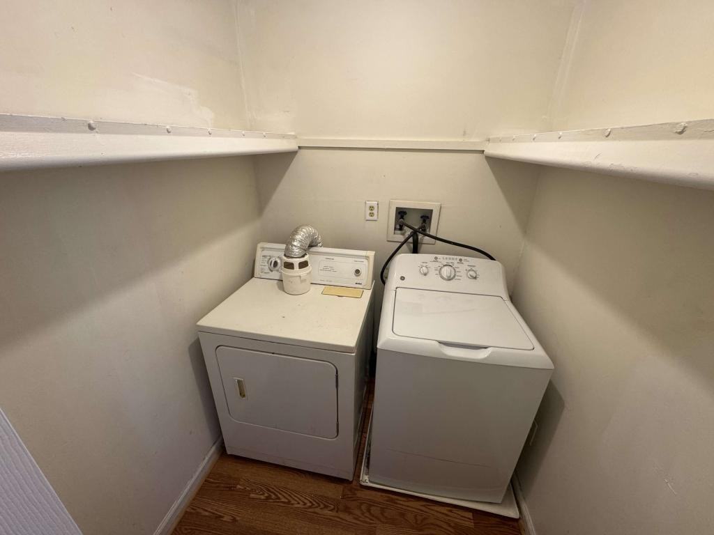 1085 Carriage Cir - Photo 6 of 9