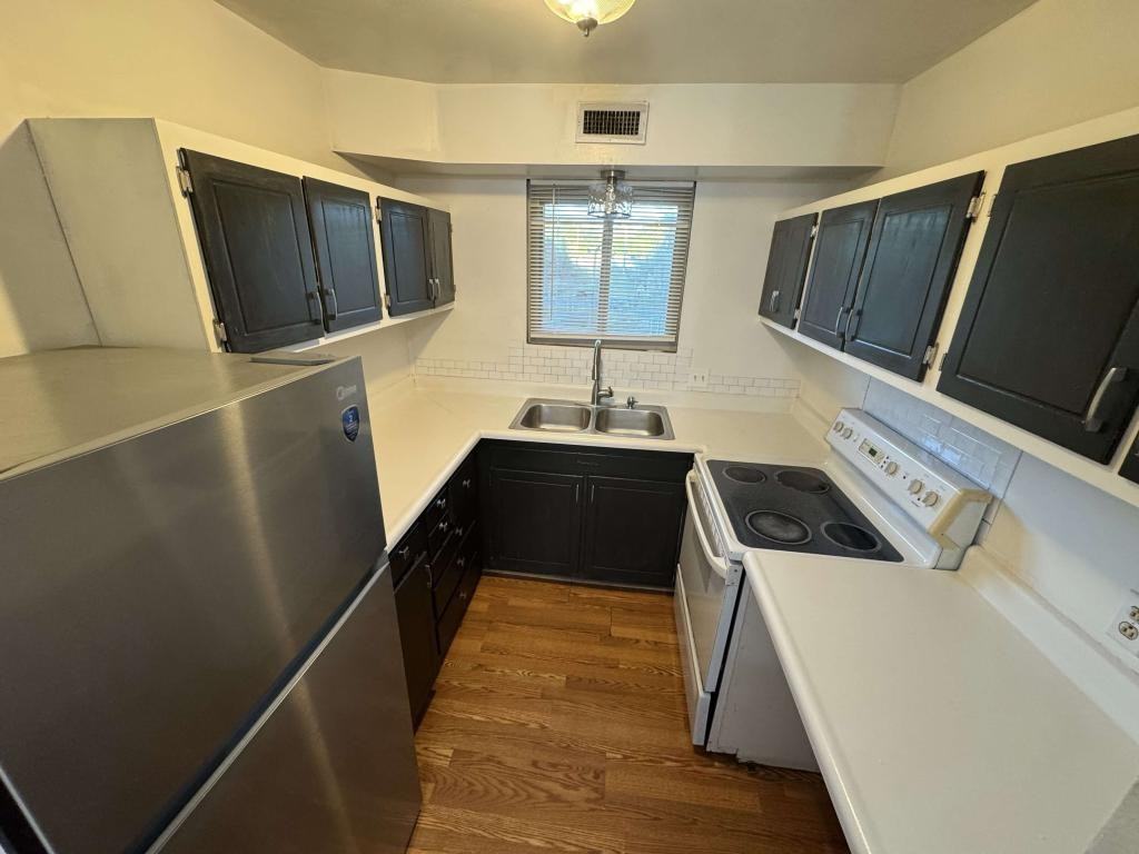 1085 Carriage Cir - Photo 7 of 9