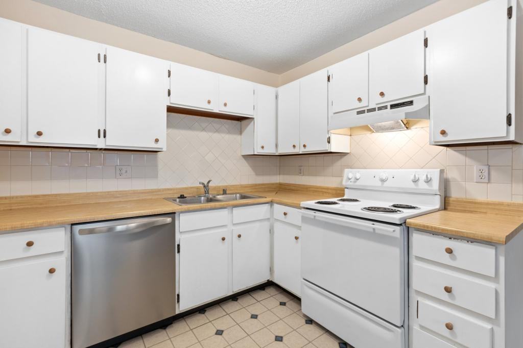 2831 28th St - Photo 4 of 10