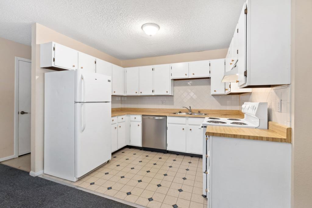 2831 28th St - Photo 5 of 10