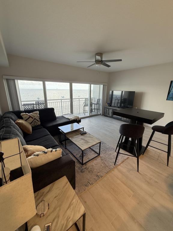 1805 Riverside Dr - Photo 7 of 20