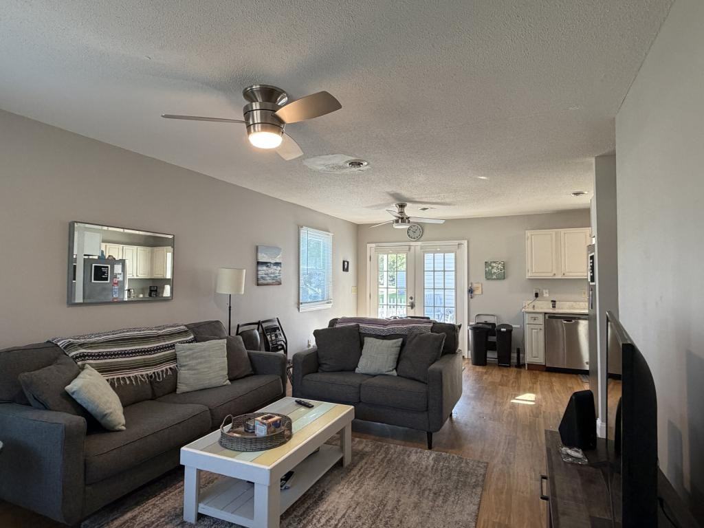 142 Ne 38th St - Photo 4 of 16