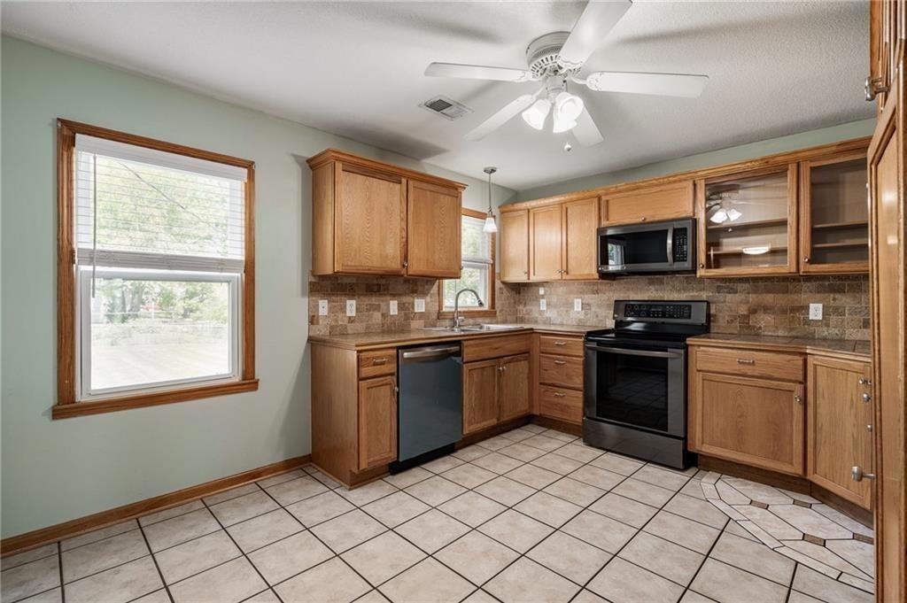 11124 W 69th Ter - Photo 6 of 10