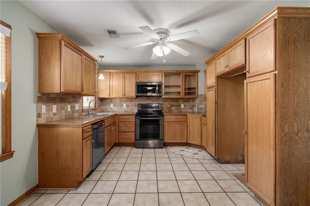 11124 W 69th Ter - Photo 5 of 10