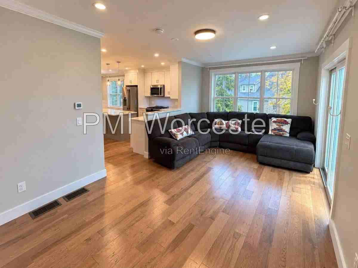 274 Providence Rd #8 - Photo 4 of 20
