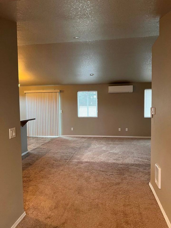 231 Lacasa St - Photo 3 of 20
