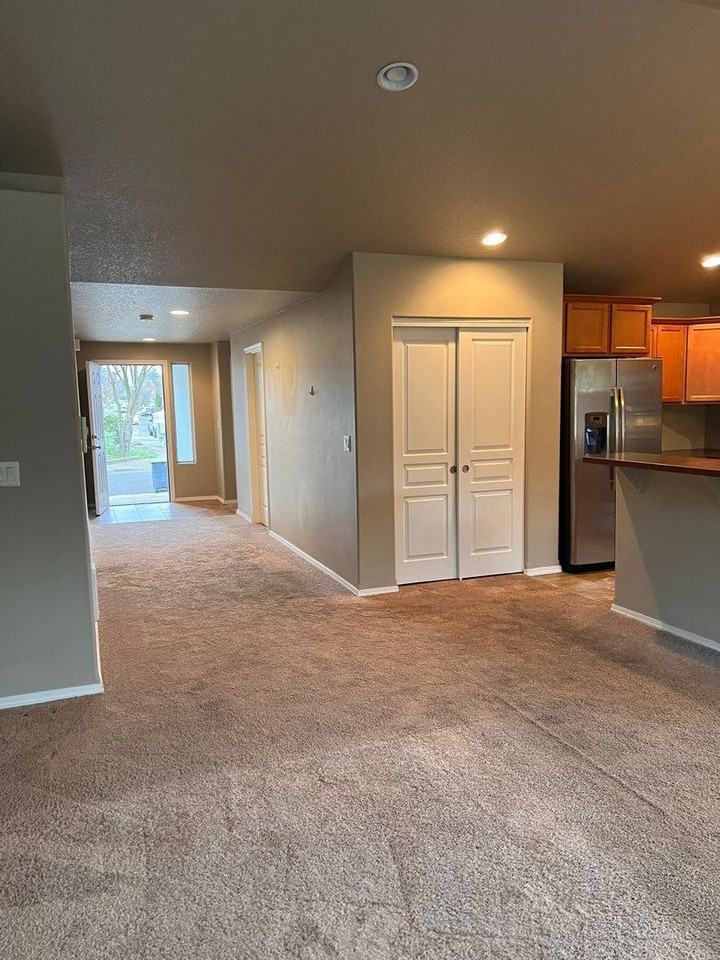 231 Lacasa St - Photo 4 of 20