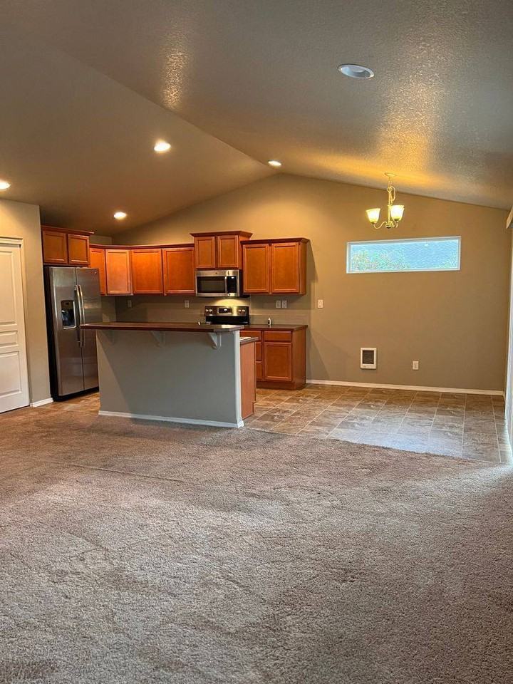 231 Lacasa St - Photo 7 of 20