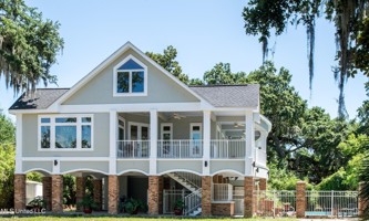 featured image of 1085 Bayview Ave
