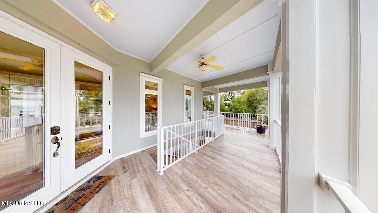1085 Bayview Ave - Photo 5 of 20