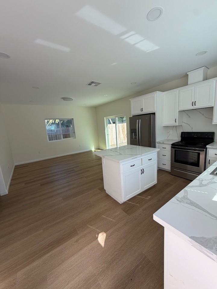 556 E Foothill Blvd #556 - Photo 2 of 7