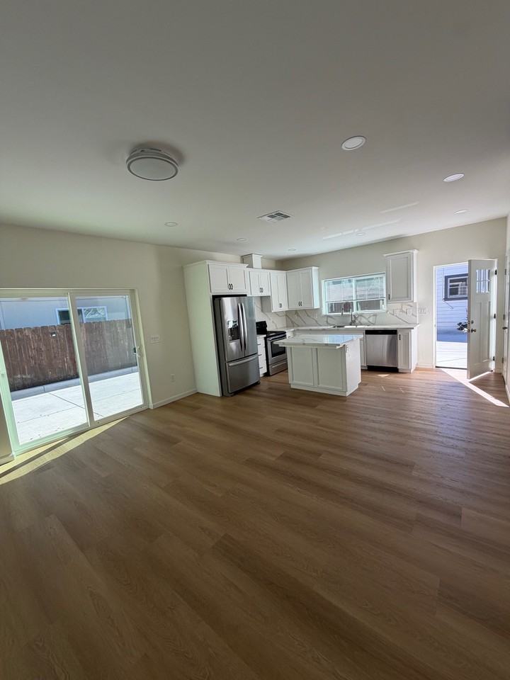 556 E Foothill Blvd #556 - Photo 7 of 7