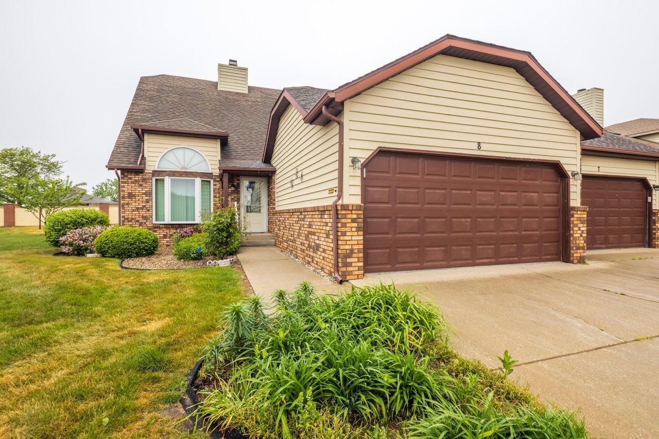 8 Constitution Dr - Photo 5 of 23