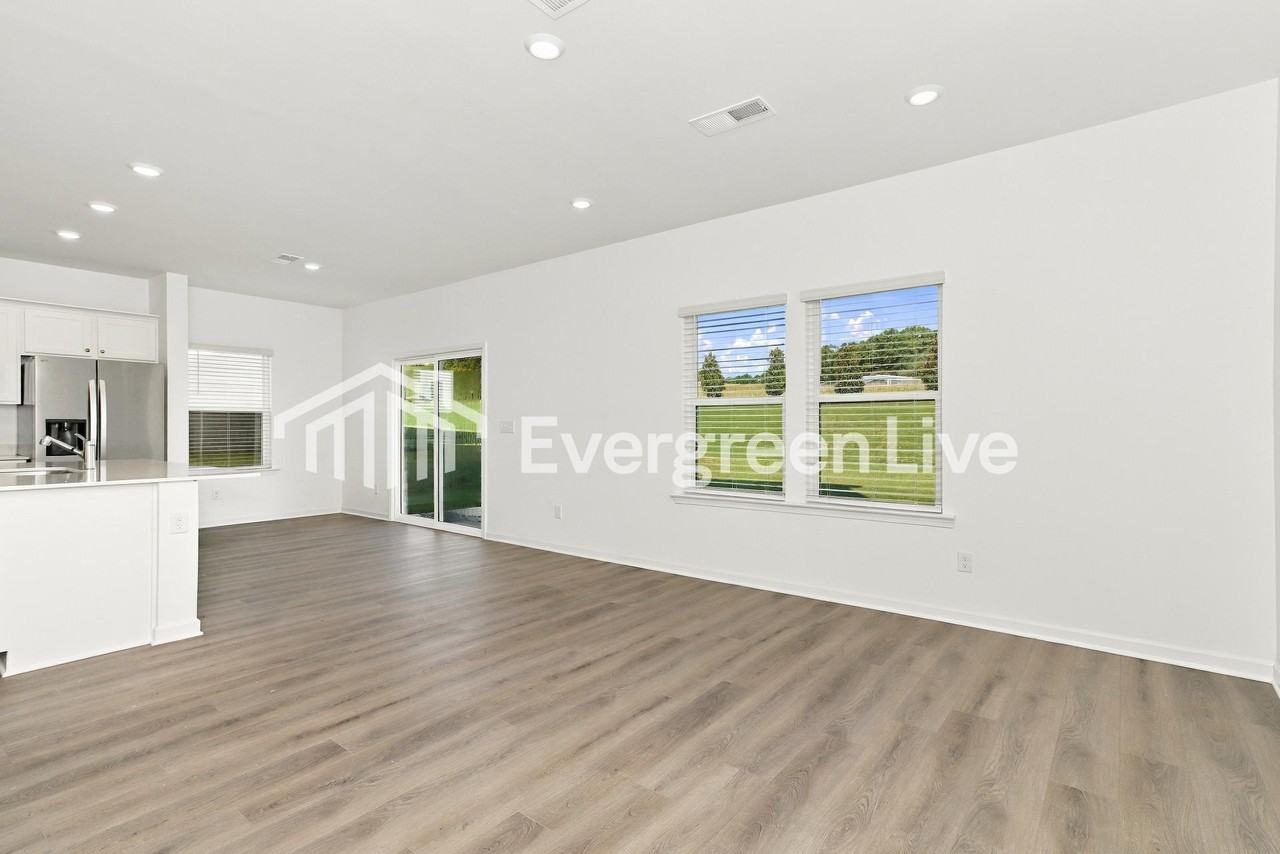 1223 Leyland Pass - Photo 3 of 15