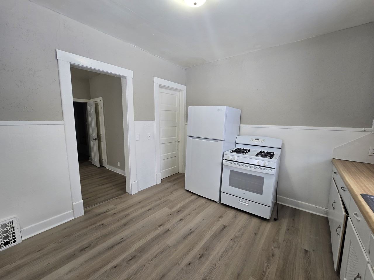 406 Locust St - Photo 2 of 15
